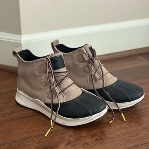 Sorel Black and Tan Waterproof Boots